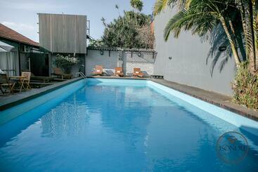 בית מלון כפרי Isondu Suites & Breakfast