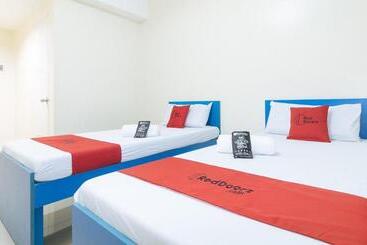 בית מלון כפרי Reddoorz @ Insular Square Mandaue City
