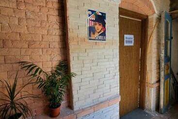 هاستل El Hostal