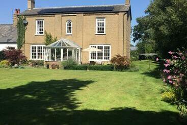 مبيت وإفطار The Oaks