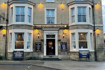 هاستل Queens Ground