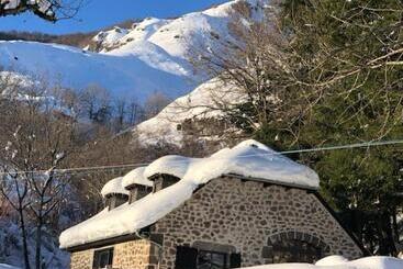 ベッドアンドブレックファースト Au Rocher De Combières