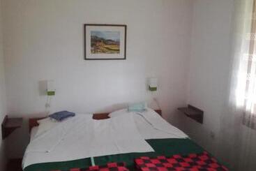 تختخواب و صبحانه Rooms / Sobe šolar Brezje