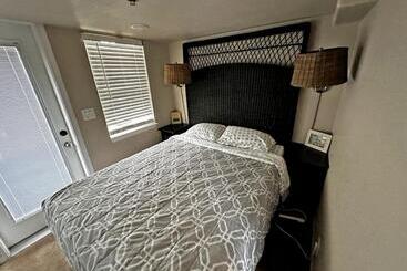 호텔 Marina Dunes Park Model