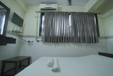 فندق Swayam Lodging & Boarding By Wb Inn