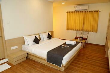 Hotel Tulsi Rooms N Banquite