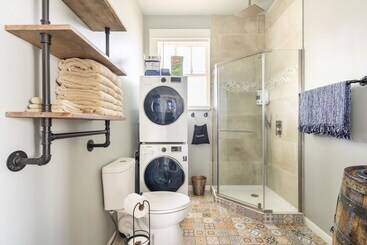 דירות לתיירים Midtown Penthouse Blocks To Beach