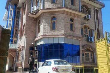 膳宿费 Bashaw Residency, Top Rated Family Guest House Near Srinagar Airport