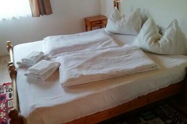 بنسيون Vila Ovi