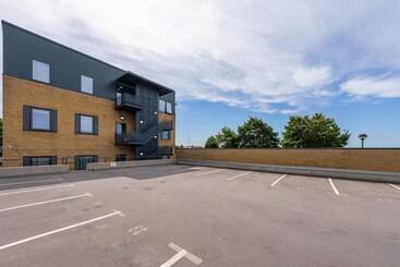 ツーリストアパートメント Luxury Apartments   Heathrow Airport   Free Parking