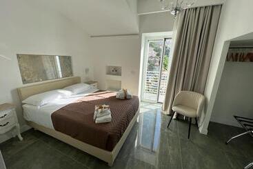 住宿加早餐  Donna Adriana Rooms