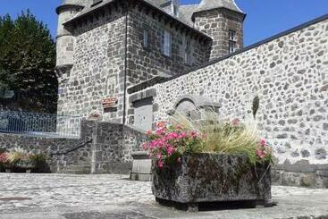 住宿加早餐  Maison Du Chevalier Des Huttes   Table Et Chambres D Hôtes