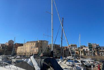 تختخواب و صبحانه Off House Borgo Suite, Nettuno   2025 Giubileo