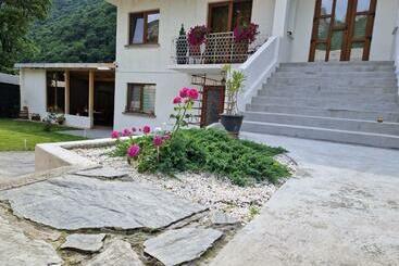 بنسيون Renate House