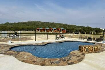 펜션 The Nest Cabin Resort   Hummingbird #7