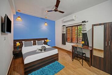 Hotel Capital O 90121 Madison Blue