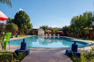 پانسیون Las Palmeras Guest House