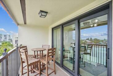 관광객 아파트 Land S End 3 405 Bay Front   Premier