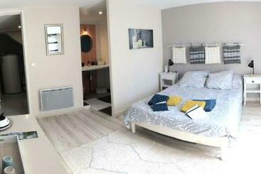 פנסיון Chambre D Hôtes Indépendante Dans Village Médiéval