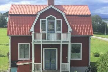 آپارتمانهای توریستها Cozy House On Norderon For Up To 8 People