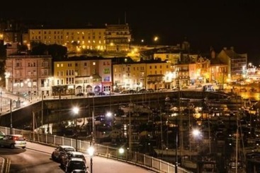 游客公寓 A Sea View Property With A Short Walk To Beach