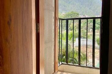 בית מלון כפרי Namami Tapovan