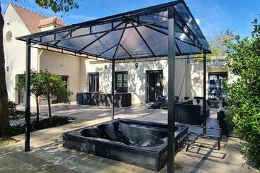 游客公寓 230m2 Sur 3800m2   Jacuzzi 6 Places   10 à 16pers