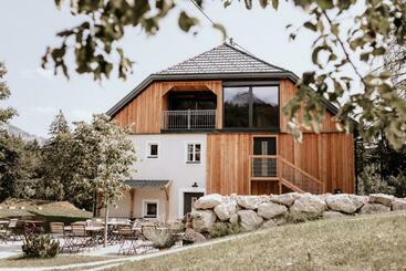 Das Schutzhaus Bed And Breakfast Dein Basislager Im Salzkammergut