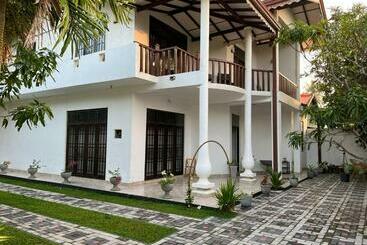 مبيت وإفطار Ja Elas French Touch