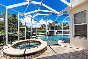 شقق خاصة سياحية Cape Harbour Hideaway