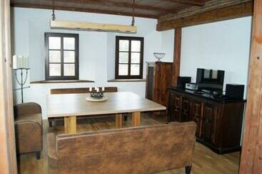 ツーリストアパートメント Ferienwohnung Laternenstube Im Rittergut Leppersdorf