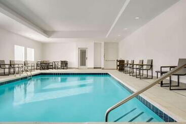 Отель La Quinta Inn & Suites By Wyndham Denver Parker