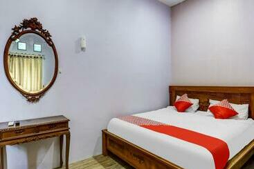 Отель Oyo 91298 Rumah Cantik Homestay