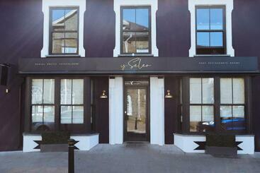 בית מלון כפרי Y Seler