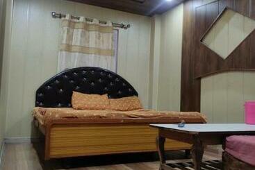 بنسيون Monal Sarahan Bsr