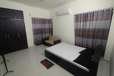 پانسیون Rose Garden Guest House