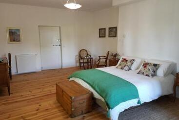 ベッドアンドブレックファースト L Airial De Larroque