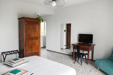 צימר Moncrivel Rooms & Relax