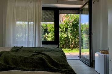 تختخواب و صبحانه Panorama Rooms