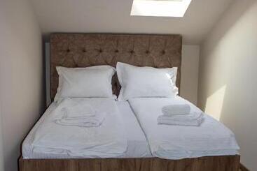 هتل آپارتمان Elevenrooms