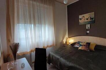 هتل Maison Des Roses