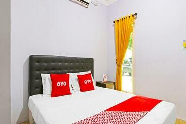 호텔 Oyo 91315 Homestay Al Maidah