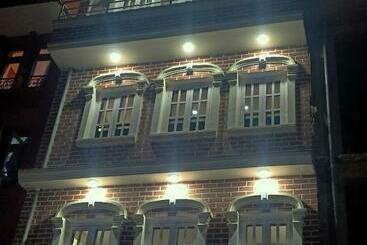 بنسيون Nirvana Kuti