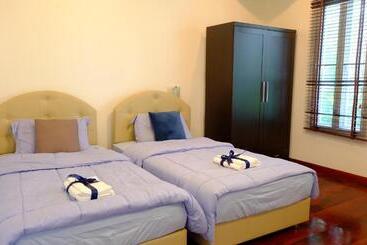 פנסיון The Backyard Homestay