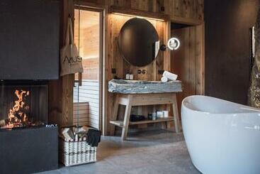 شقق خاصة سياحية Amus Chalets Dolomites   Luxury Chalets South Tyrol