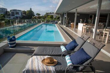 فندق Crown On The Heads