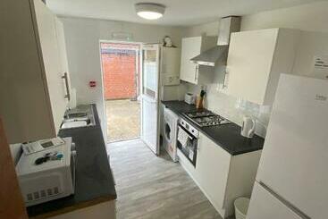 פנסיון 174 Boaler Street