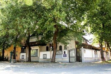 تختخواب و صبحانه Vila Mila