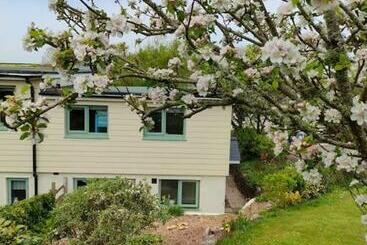 ツーリストアパートメント Broadhaven Cottage, Freshwater East, Pembs