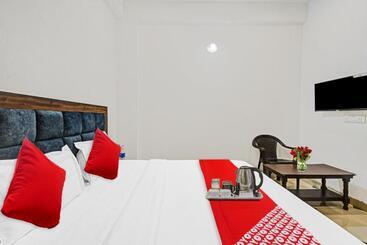 Flagship Hotel Padharo Saa